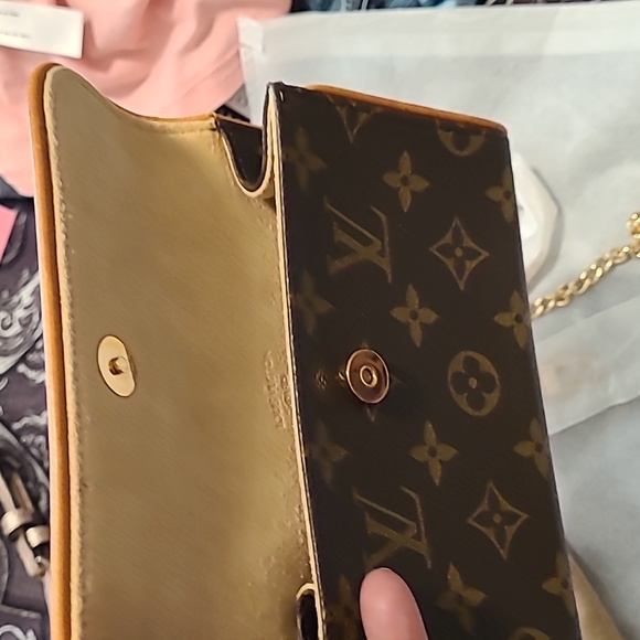 LOIUS VUITTON BELT BAG - Picture 2 of 3